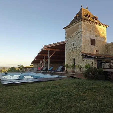 Pigeonnier De Sabaillan Bed & Breakfast *